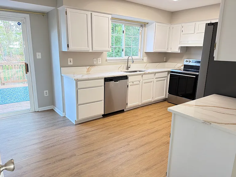 9253 Jessica Dr — Photo 6