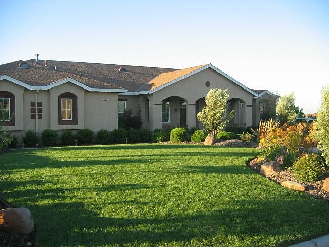 Beautifully landscaped ranchette.