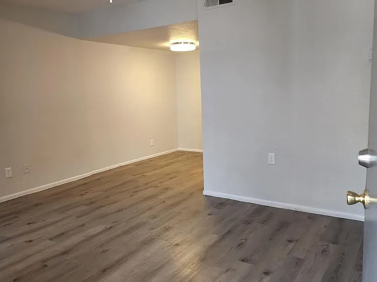 Modern Quarters Apartments — Photo 3