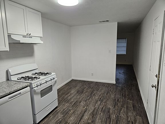 5th image of 304 Hilltop Ave Unit A