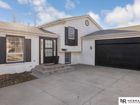 1615 S 136th St, Omaha, NE 68144