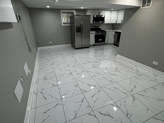 2nd image of 1427 N Lawndale Ave #Basement