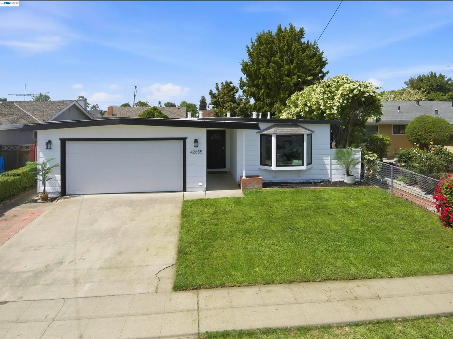3 bed, 1151 sqft, $4,200 — Photo 2