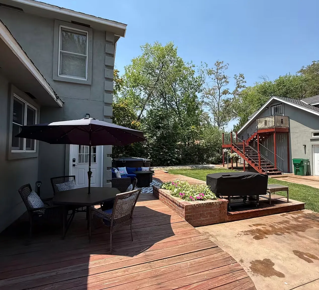 5 bed, 4.5 bath, 4821 sqft, $8,400 — Photo 3