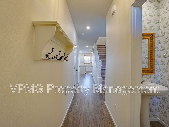4th image of 13761 NE 66th Way