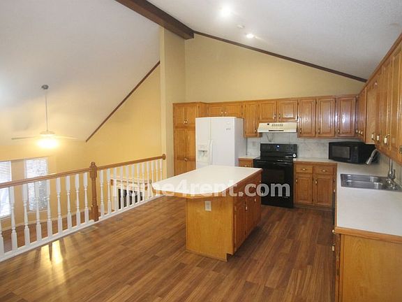 3rd image of 13343 Walnut St