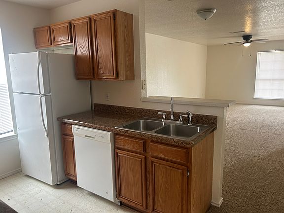 4th image of 1506 Windward Dr APT C