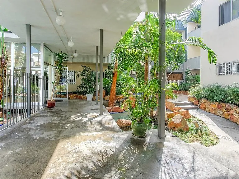 340 South St. Andrews Place — Photo 17