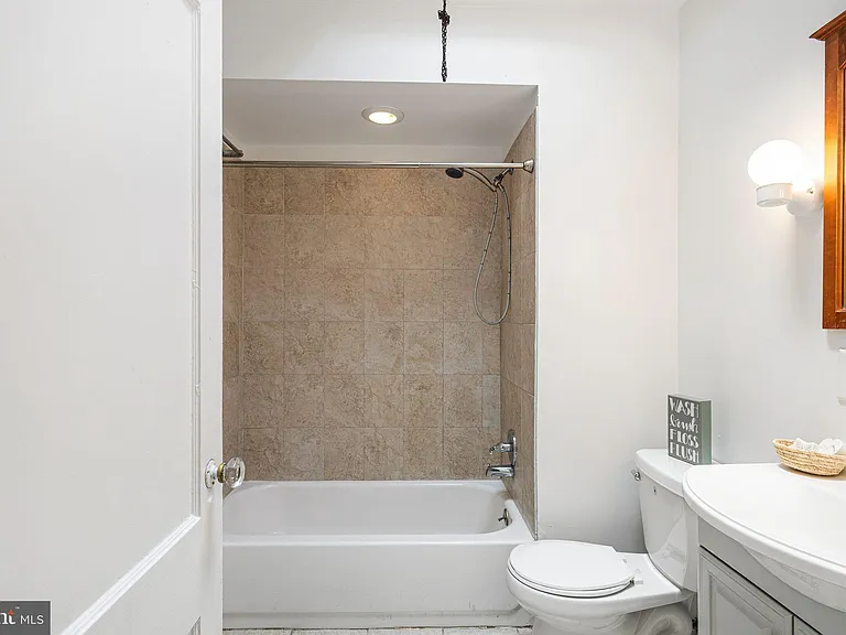 5361 Morse St — Photo 28
