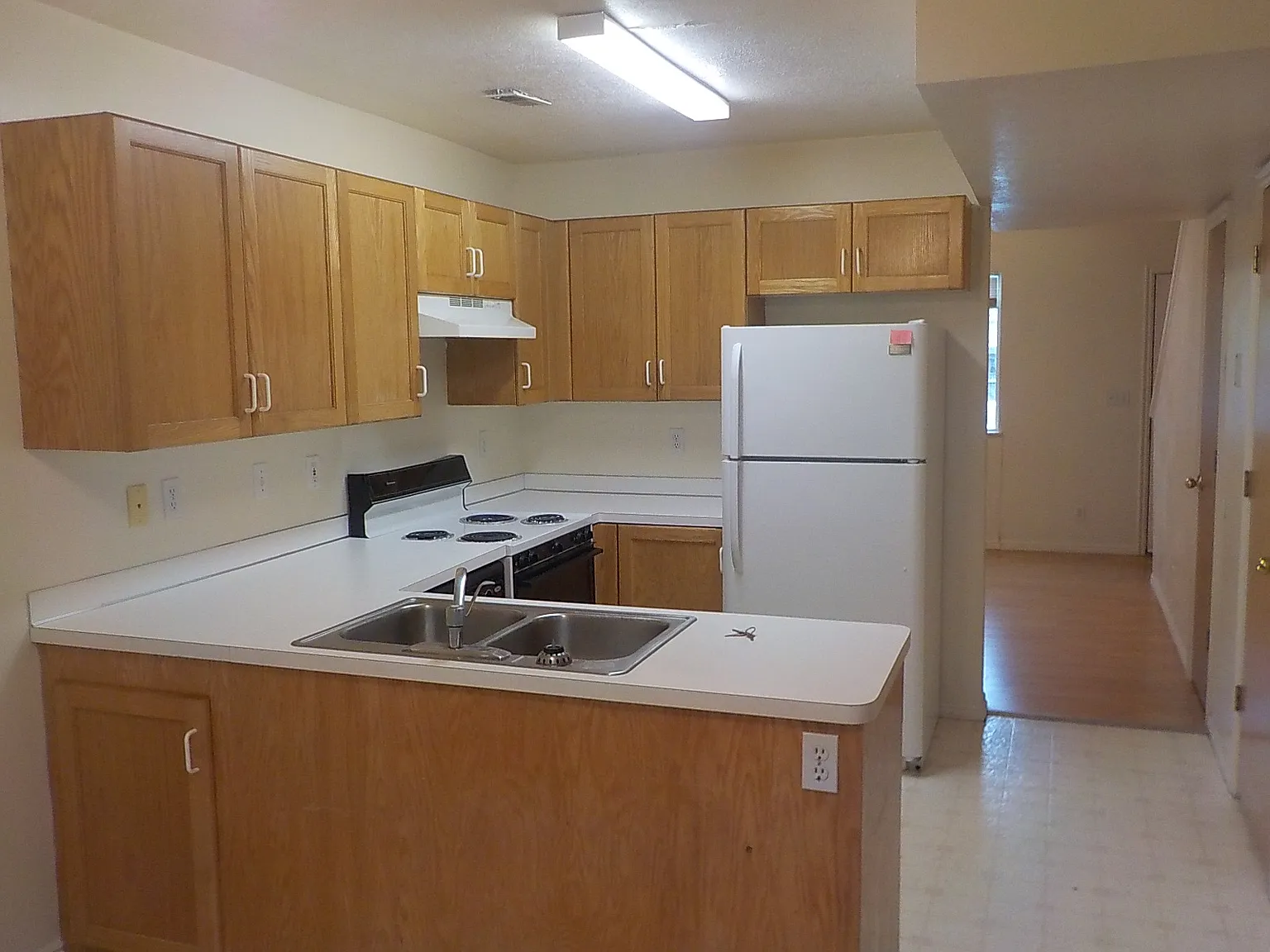 2 bed, 1.5 bath, 999 sqft, $1,250 — Photo 2