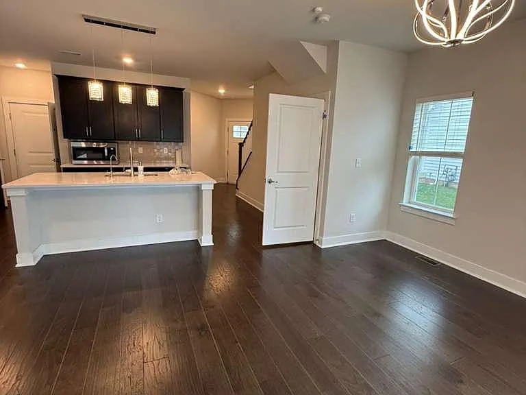 704 Peony Ln — Photo 44