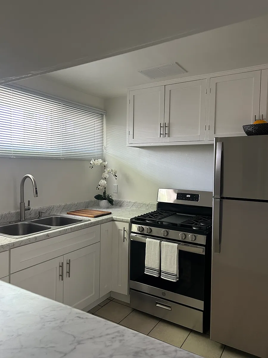Kitchen - 2359 Glendale Blvd #1