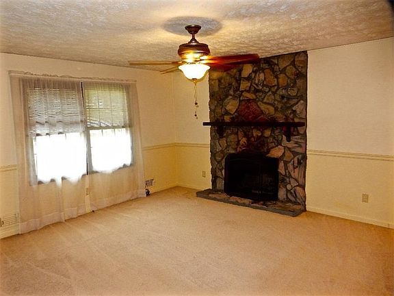 2nd image of 937 Doeskin Dr NW