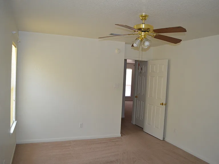 2204 Wildewood Dr — Photo 33