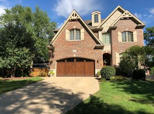 637 S Waiola Ave, La Grange, IL 60525