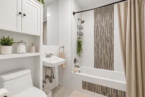Bathroom, photo 2