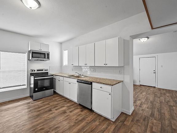 3rd image of 708 W Day St