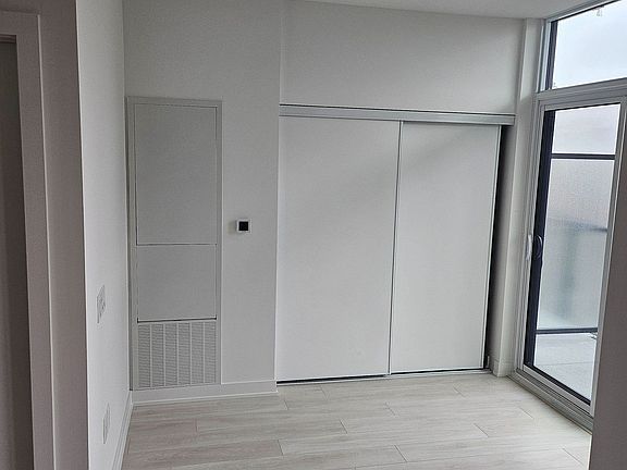 5th image of 117 R Broadway Ave N #R-909