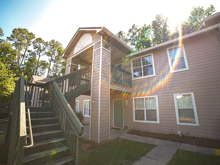 1100 Green Tree Ct #F — Photo 1