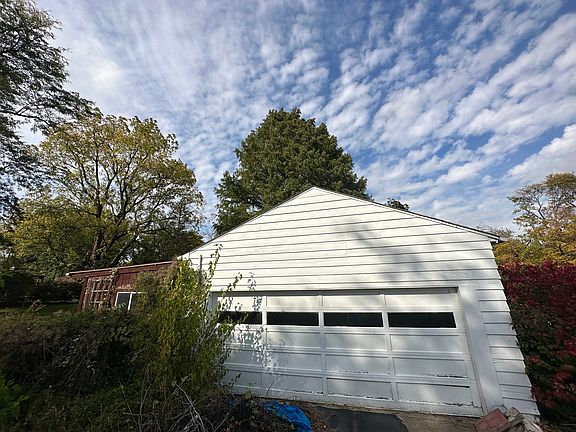 2nd image of 680 Barrett St
