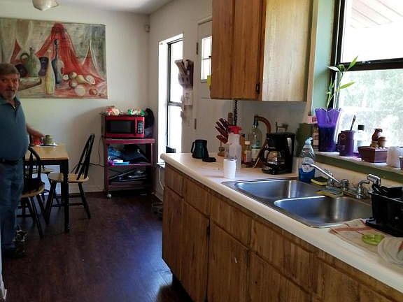 5th image of 412 Roberts Cir