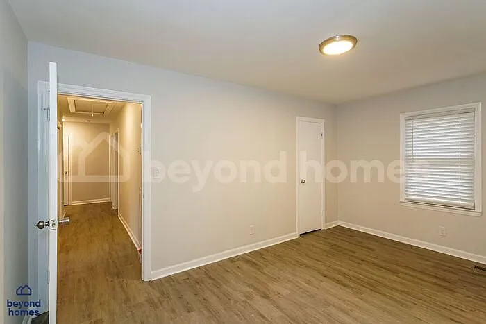 916 Julian Rd — Photo 10