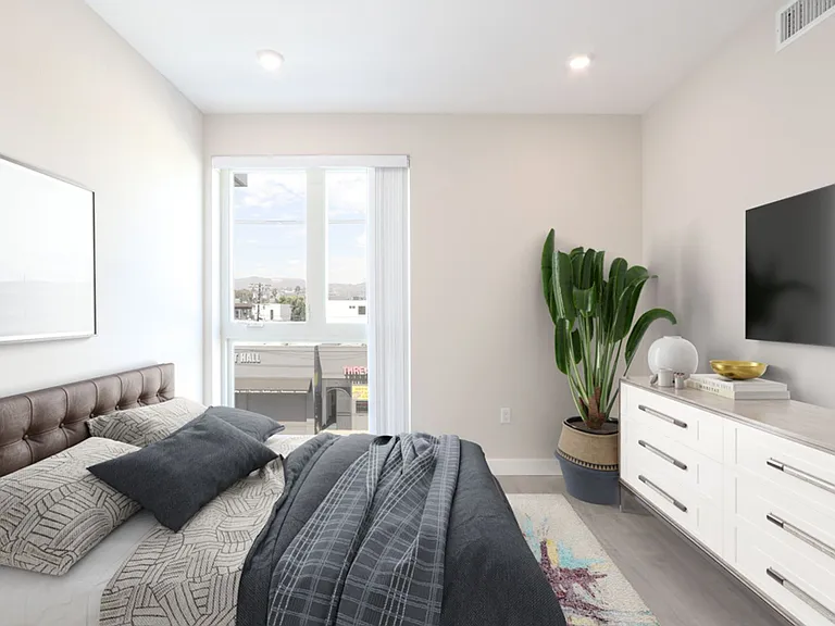 4660 Melrose — Photo 27