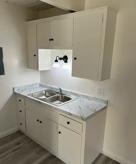 El Camino Apartments — Photo 36