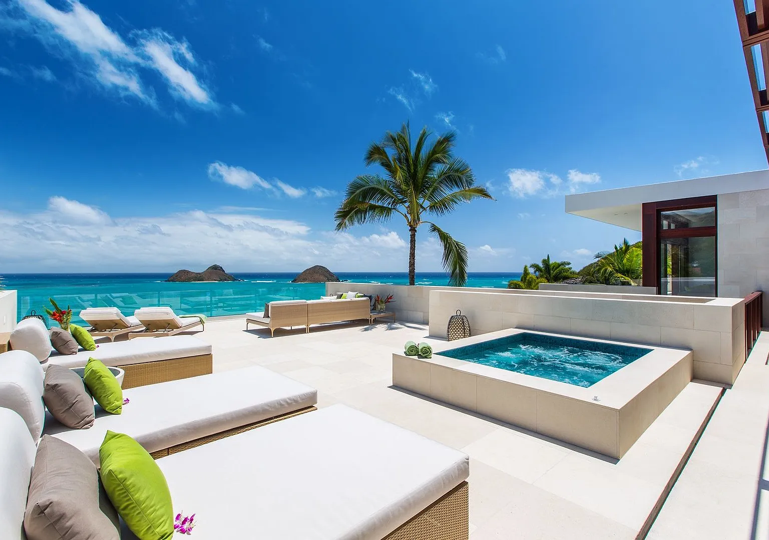 Lavish Oceanview Estate w/ Pool, Spa, AC & Mokulua Isle Views: Lanikai Hillside — Photo 3
