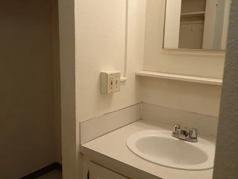 6412 Lake Grove St SW — Photo 7