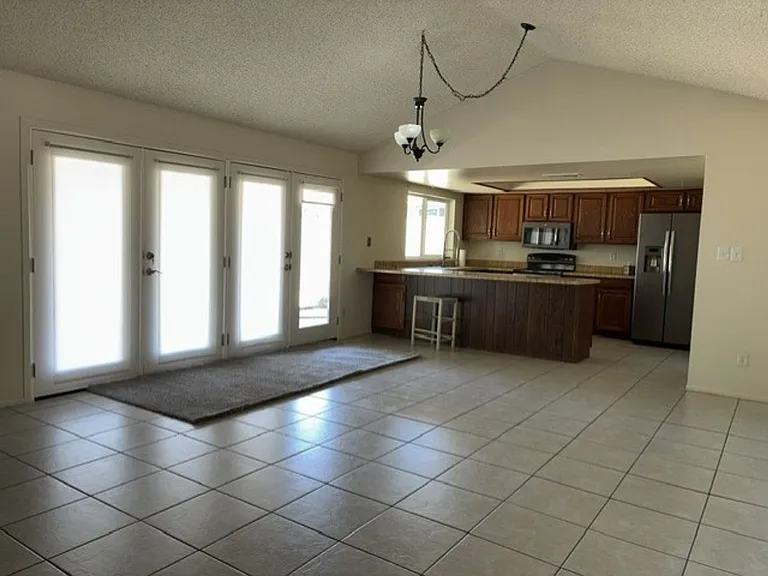 2618 W Knowles Ave — Photo 6