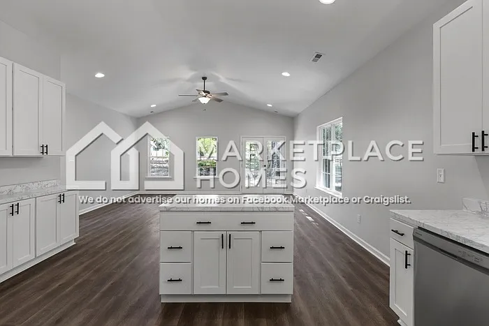 1612 College St SE — Photo 12