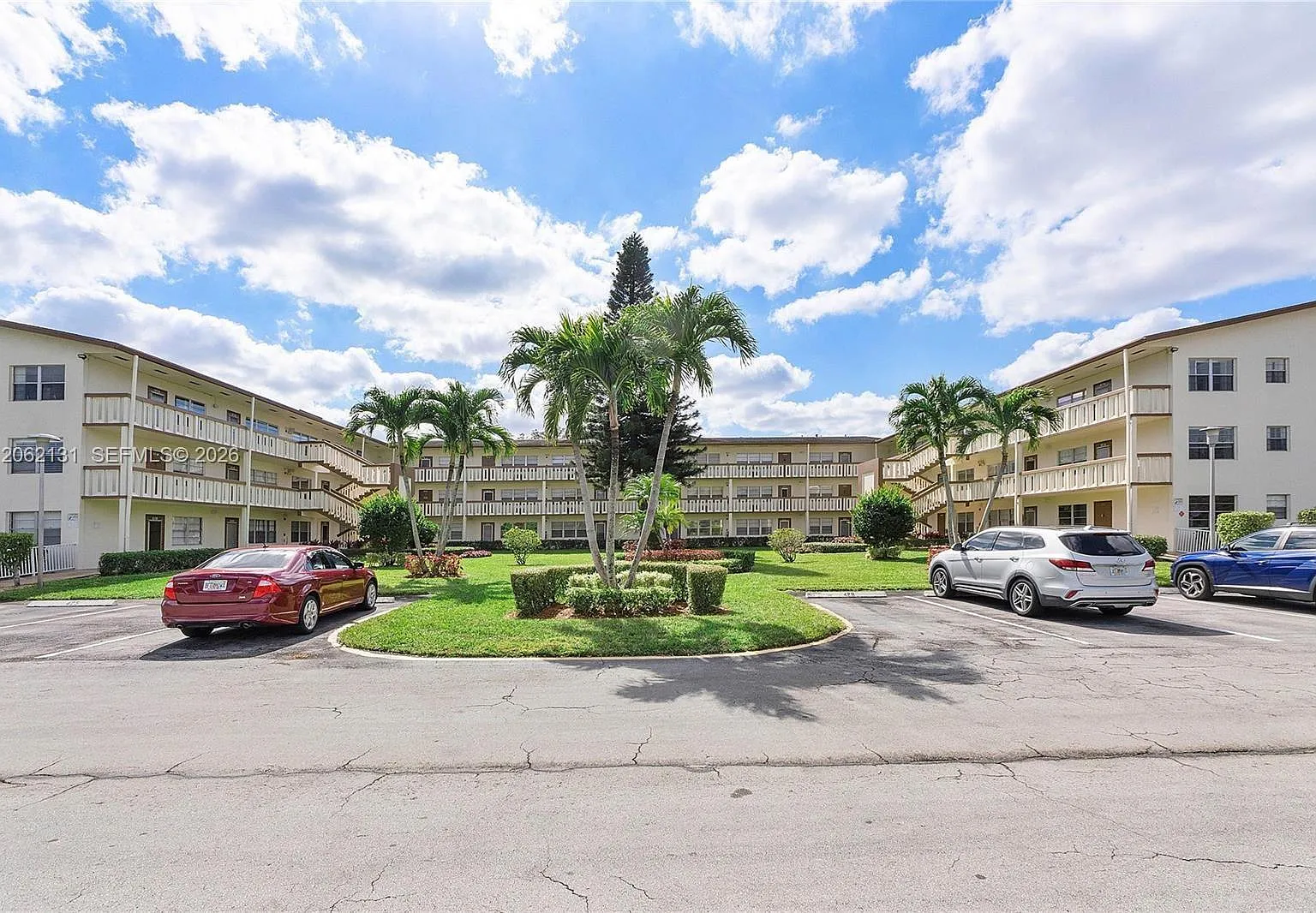 Mansfield At Century Vill — Photo 1