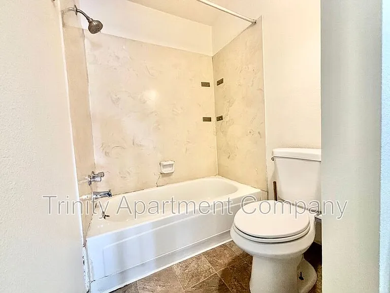117 General Arnold St NE #C — Photo 10