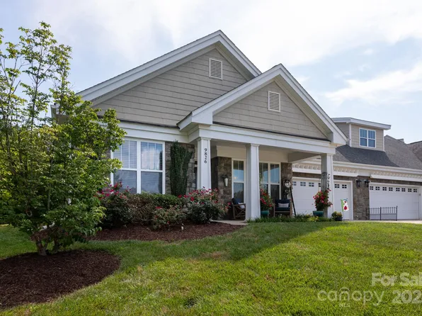 9826 Springholm Dr, Charlotte, NC 28278