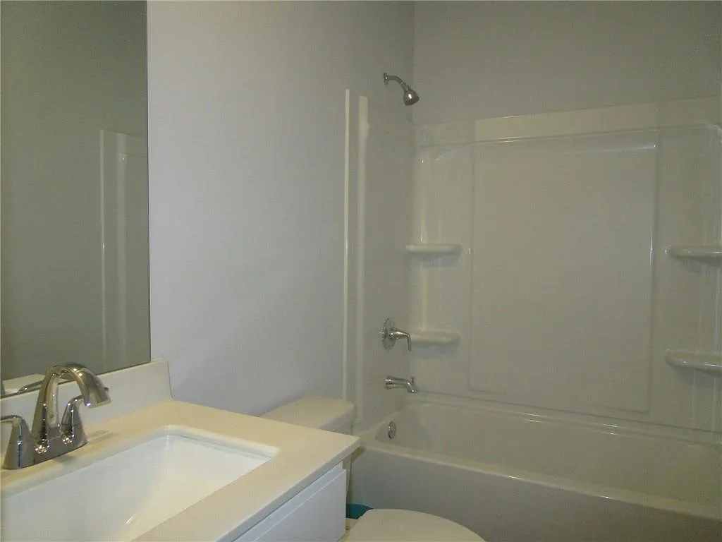 4 bed, 3.0 bath, $2,400 — Photo 4