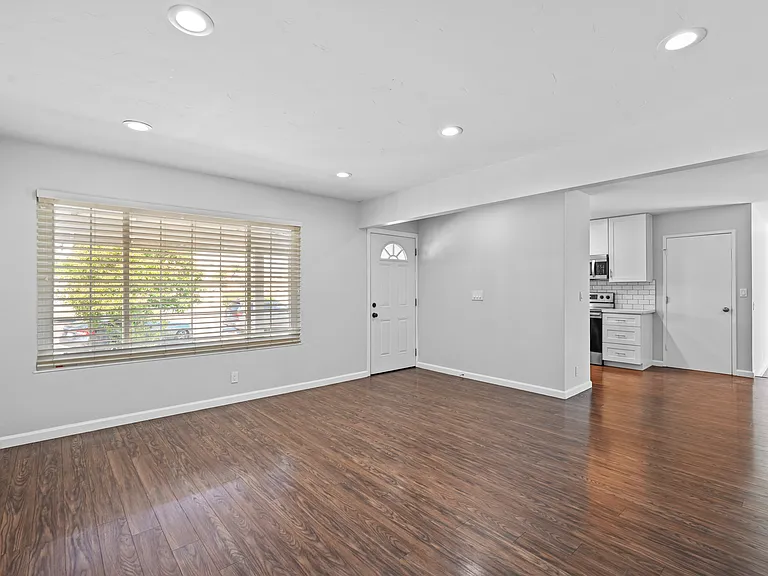 2869 Fairfax Ct — Photo 8
