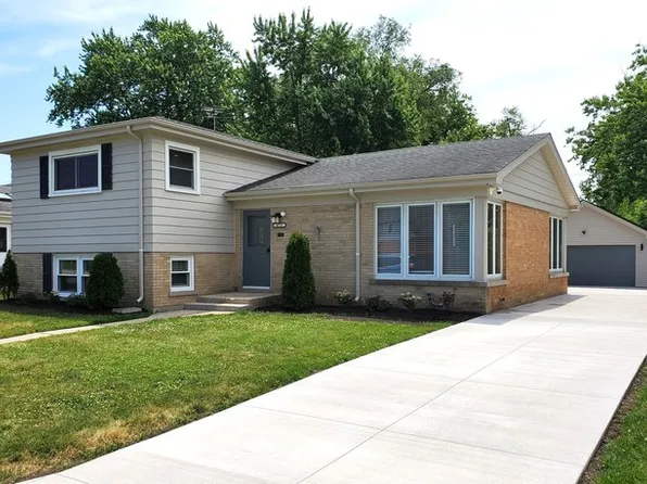 4715 W Lake Ave, Glenview, IL 60025