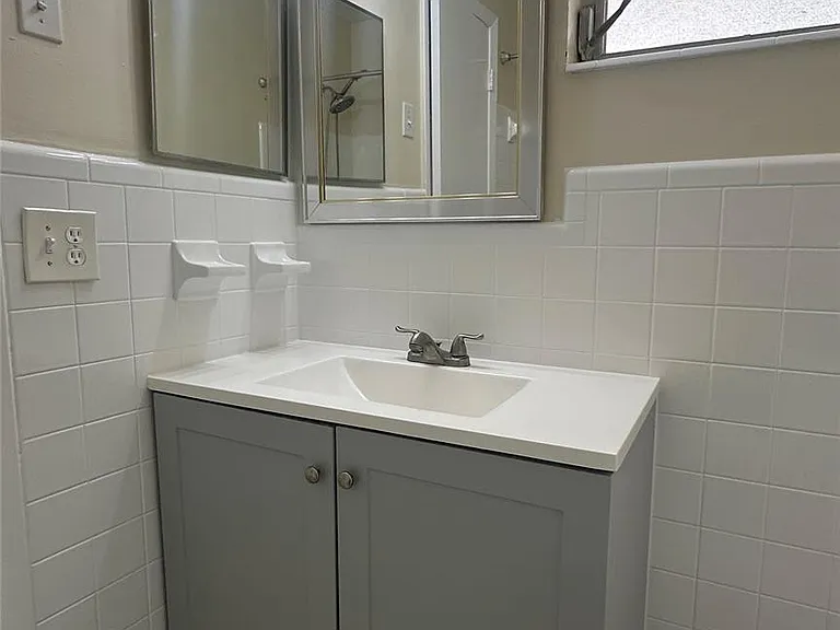 717 SE 16th St #3 — Photo 9