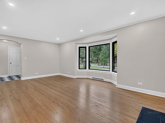 4th image of 519 Uvedale Rd