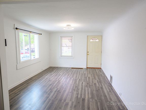 5th image of 2423 31st St SW
