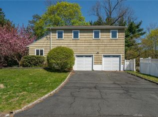 209 Woodhampton Dr, White Plains, NY 10603