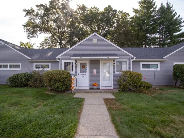 29 Meadowlark Ln #29, Chicopee, MA 01022