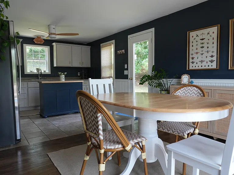 4 Russell Ave — Photo 5