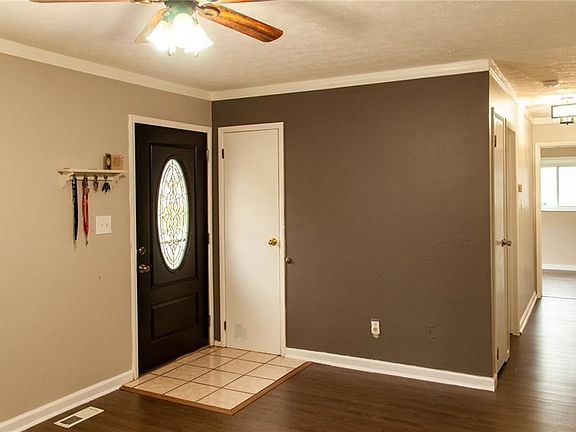 2nd image of 6039 Dartmoor Ct