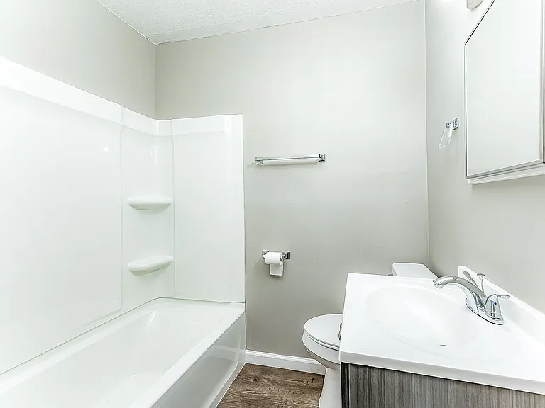 Central Park Apartments — Photo 7