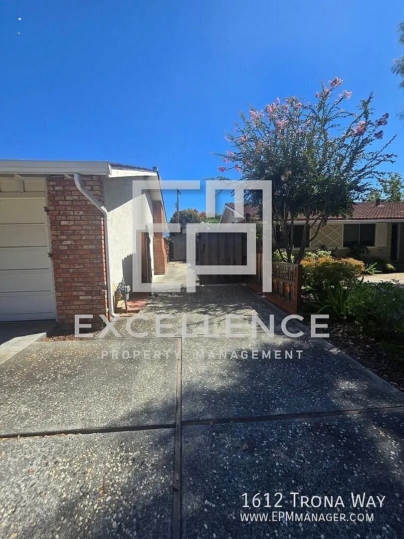 Beautiful and Spacious 4/2 Home with RV Parking and Upgrades In Great Willow Glen Area — Photo 2