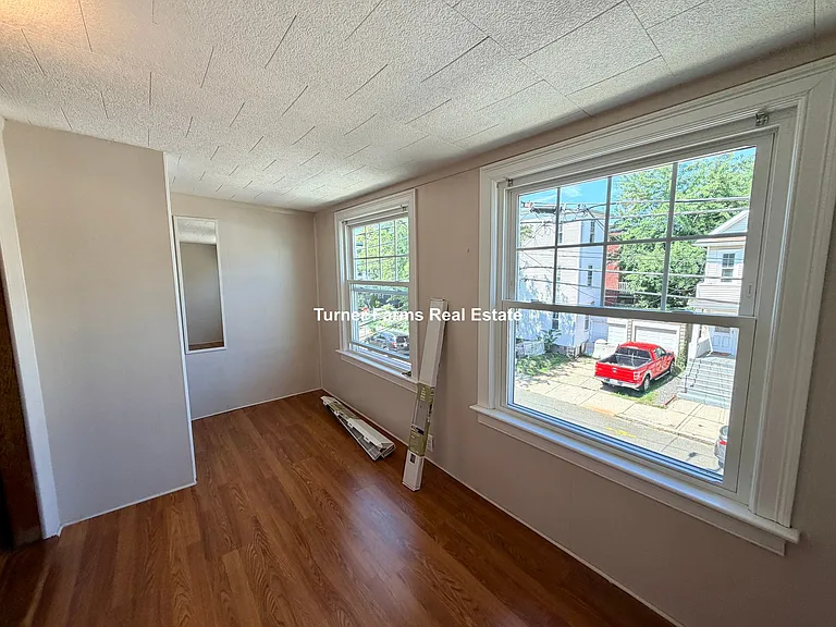 158 W Adams St — Photo 17
