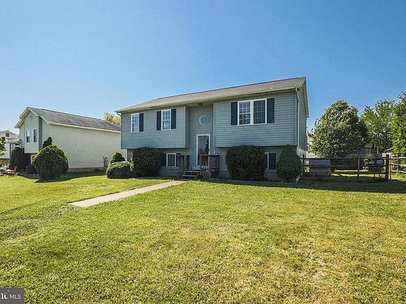 Large Yard. No HOA!