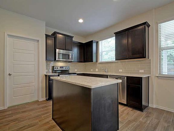 5th image of 216 Salle Ave